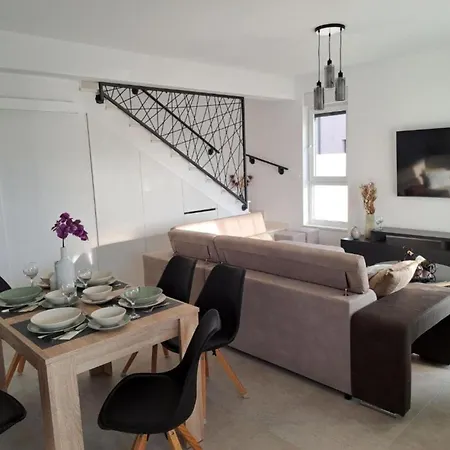 Elegant Ilma With Pool - With Pool *