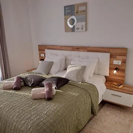 Elegant Ilma With Pool - With Pool *