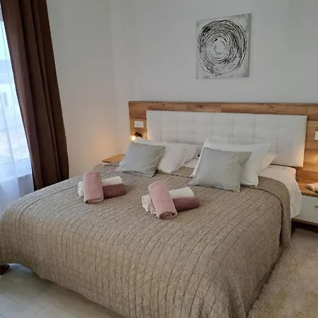 Elegant Ilma With Pool - With Pool