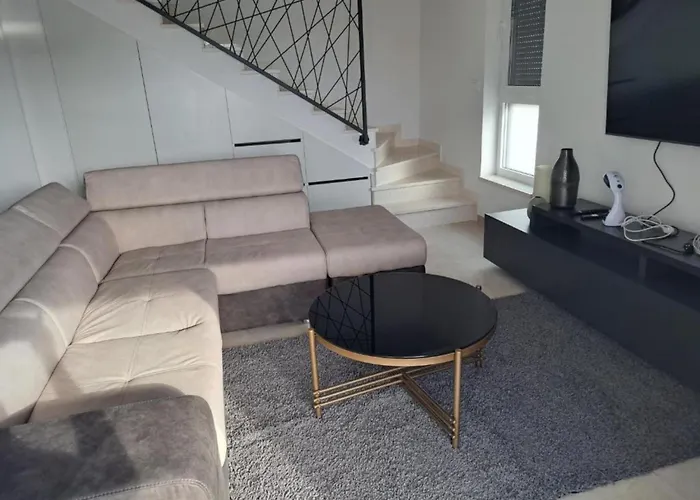 Elegant Ilma With Pool - With Pool فيلة