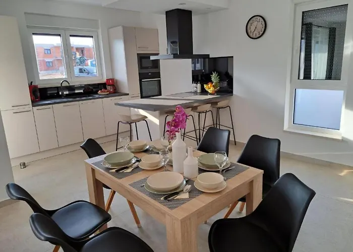 فيلة Elegant Ilma With Pool - With Pool *