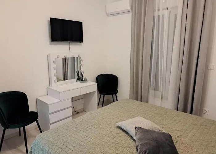 Elegant Ilma With Pool - With Pool