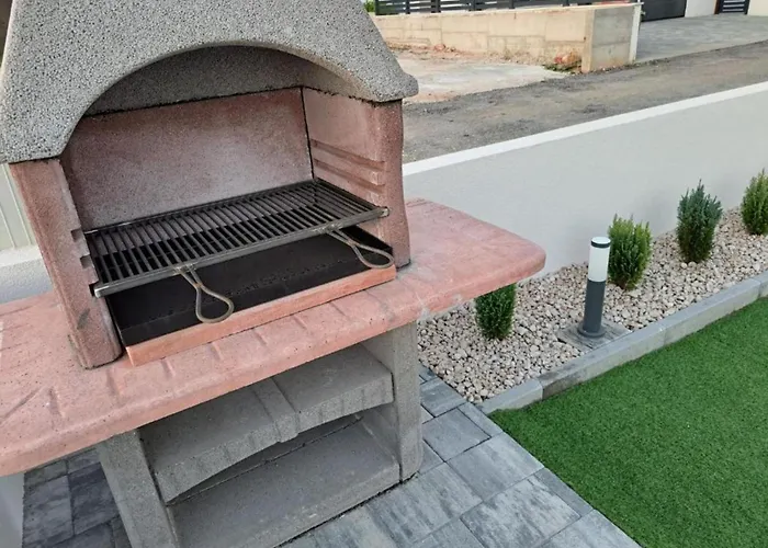 Elegant Ilma With Pool - With Pool