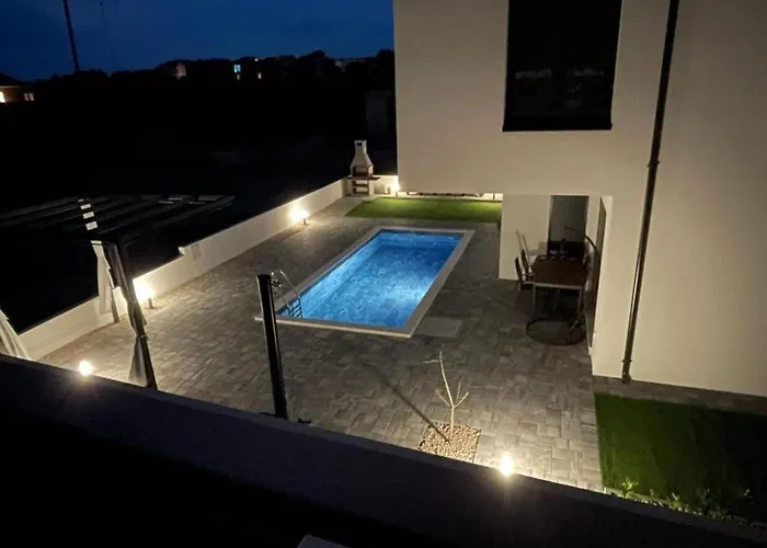 Elegant Ilma With Pool - With Pool فيلة