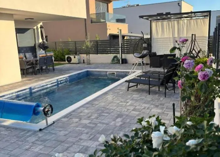 Elegant Ilma With Pool - With Pool * فوديس