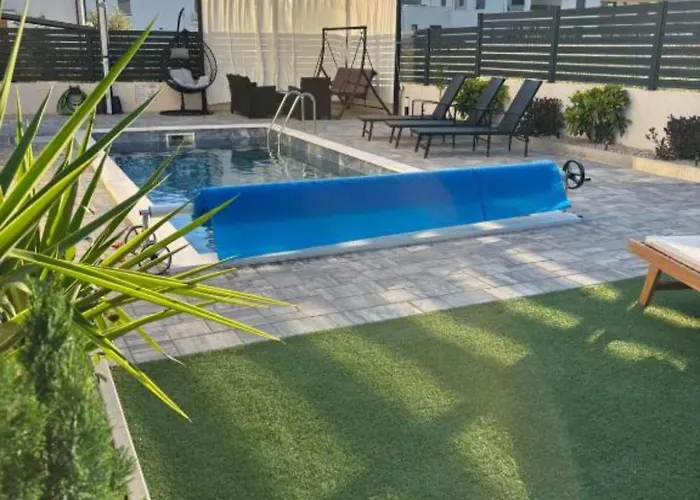 فيلة Elegant Ilma With Pool - With Pool